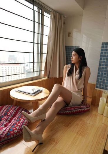 笼中女